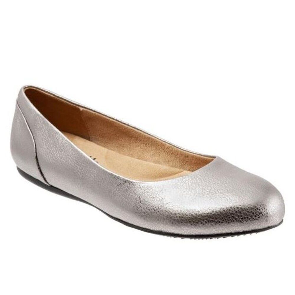 SoftWalk - Women's Sonoma Platinum Flat - Size 8.5 N (AA)